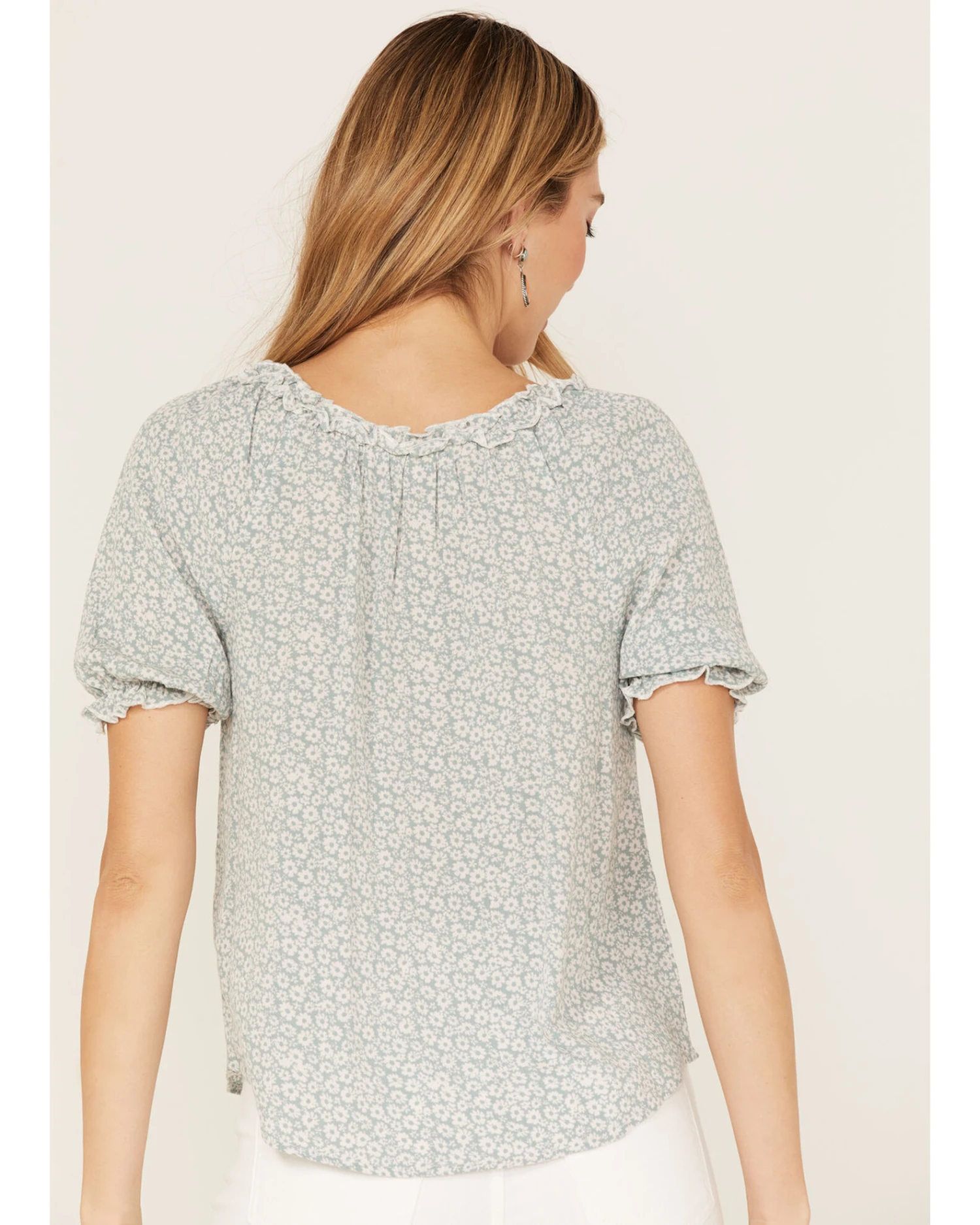 Jolt Women's Ditsy Floral Print Short Puff Sleeve Ruffle Shirt 4 Jolt Women's Ditsy Floral Print Short Puff Sleeve Ruffle Shirt - Image 4