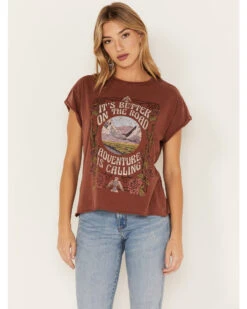 Cleo + Wolf Women's Adventure Calling Graphic Tee