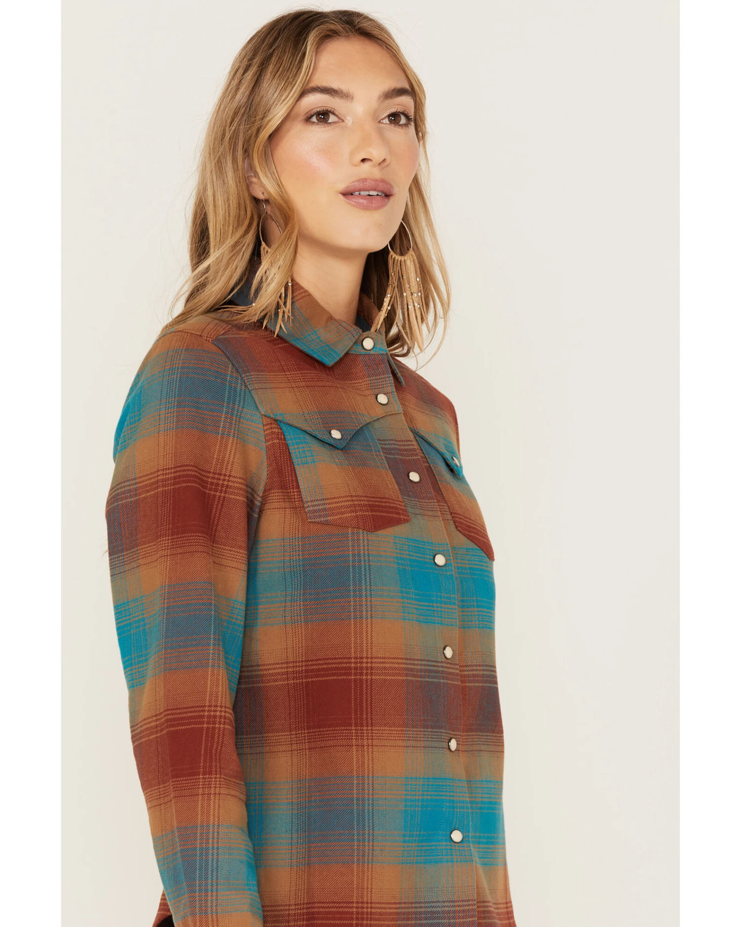 Idyllwind Women's Ombre Plaid Print Long Sleeve Pearl Snap Western Shirt 2 Idyllwind Women's Ombre Plaid Print Long Sleeve Pearl Snap Western Shirt - Image 2